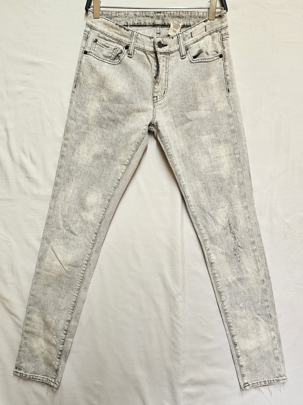 Women’s Light Gray Acid-Wash Skinny Jeans